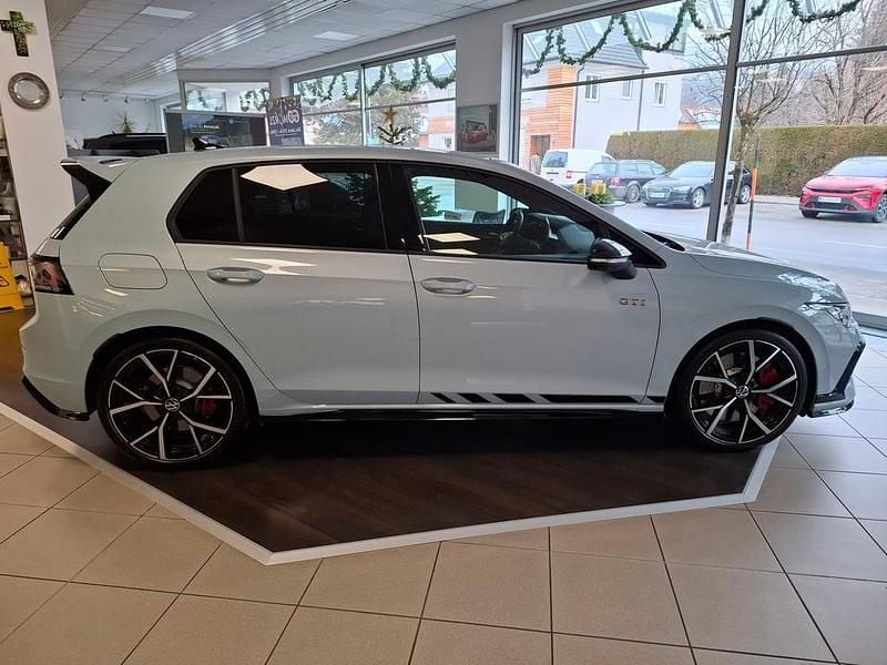 Gebraucht VW Golf VIII GTI Clubsport 300 PS (220 kW) 2024 Mittelblau  metallic Limousine
