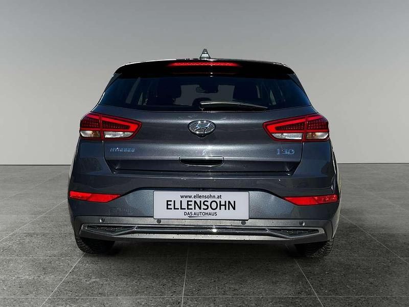 Gebraucht Hyundai i30 120 PS (88 kW) 2022 Schwarz Kleinwagen