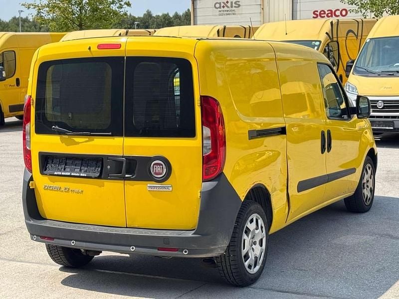 Gebraucht Fiat Doblò Basis 95 PS (69 kW) 2018 Gelb Van / Kleinbus