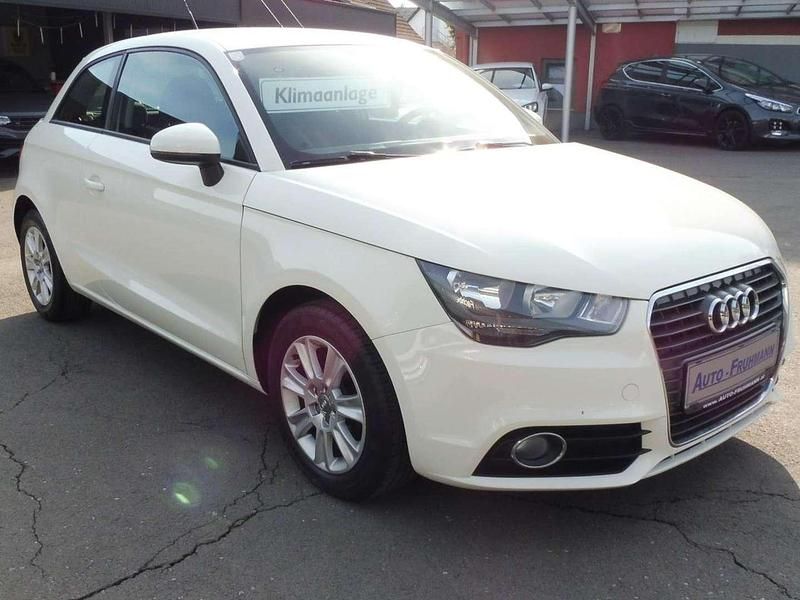 Gebraucht Audi A1 Attraction 86 PS (63 kW) 2012 Weiß Kleinwagen