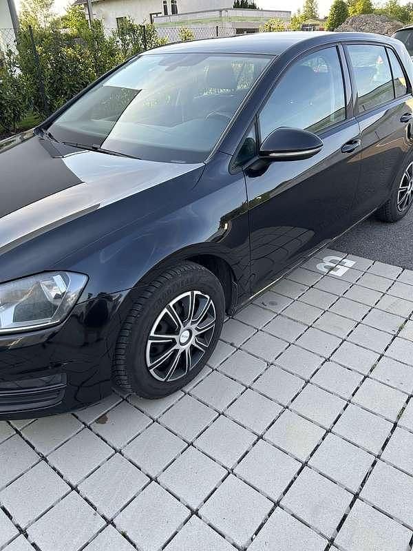 Gebraucht VW Golf VII Comfortline 110 PS (80 kW) 2017 Limousine