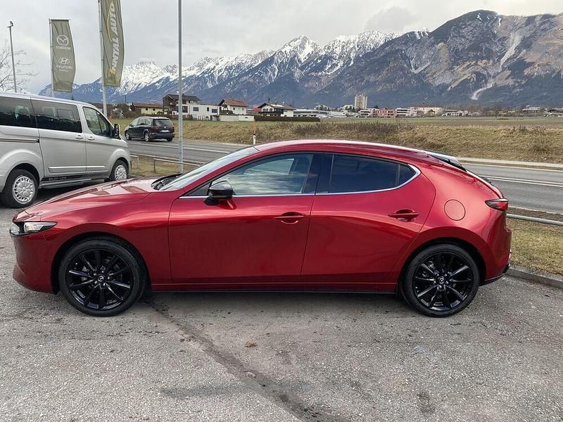 Neu Mazda 3 Homura-Line 140 PS (102 kW) 2025 Rot Limousine
