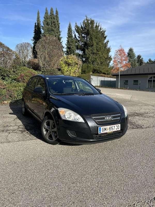 Schwarz Gebraucht 2009 Kia Ceed Kleinwagen | € 2.000 (Superpreis) - Bild 1/4