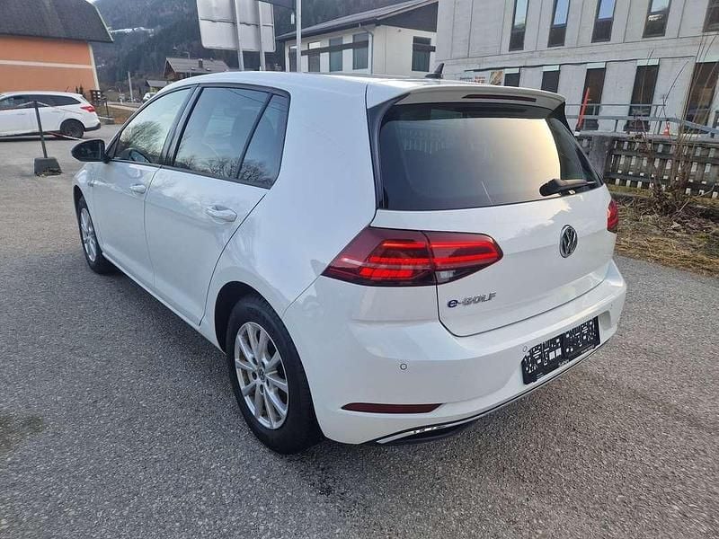 Gebraucht VW e-Golf 100 kW (136 PS) 2020 Weiß Kleinwagen