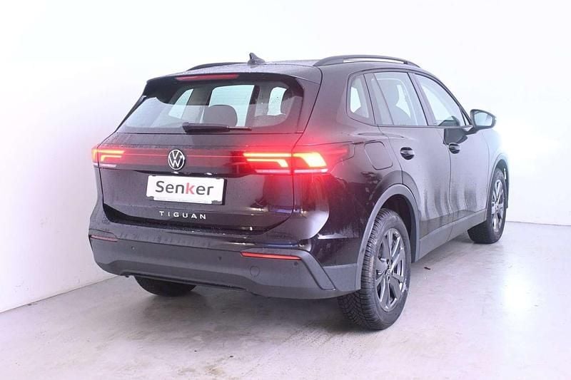 Gebraucht VW Tiguan 131 PS (96 kW) 2025 Schwarz  metallic SUV