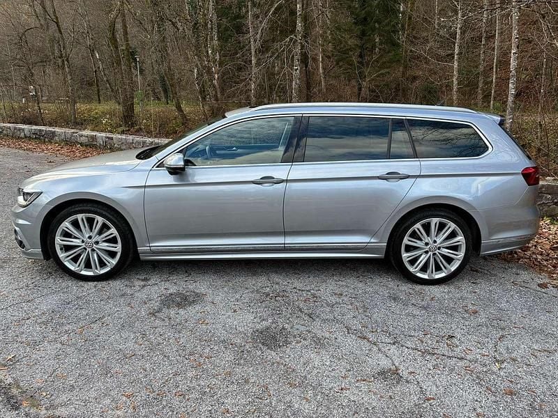 Gebraucht VW Passat R-line 150 PS (110 kW) 2019 Grau Kombi