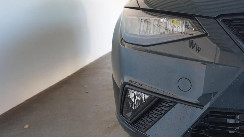 Neu Seat Ibiza Reference 95 PS (69 kW) 2025 Dunkelblau  normal Kleinwagen