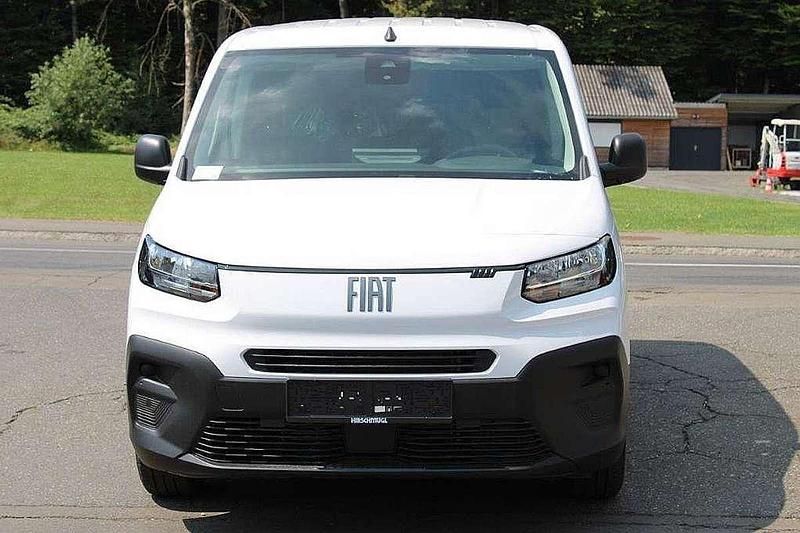 Neu Fiat Doblò 102 PS (75 kW) 2025 Weiß Van / Kleinbus