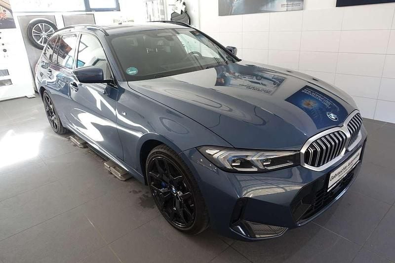 Gebraucht BMW 330e Shadowline 184 PS (135 kW) 2025 Blau Kombi