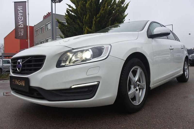 Gebraucht Volvo V60 150 PS (110 kW) 2016 Weiß Kombi