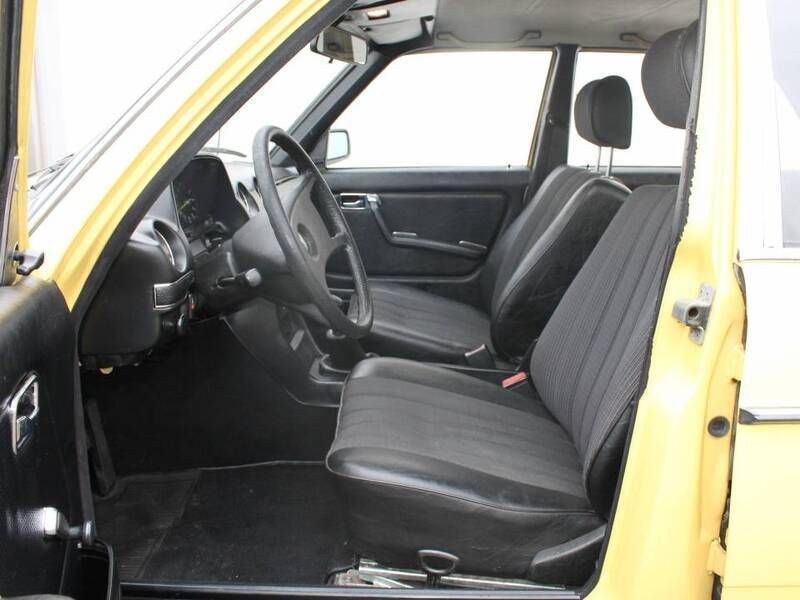 Gebraucht Mercedes 200 76 PS (55 kW) 1982 Gelb Limousine