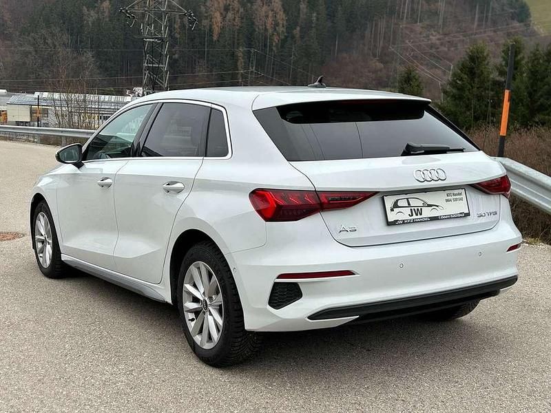 Gebraucht Audi A3 110 PS (80 kW) 2021 Weiß Limousine