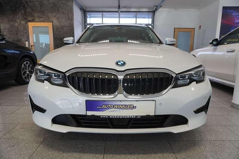 Gebraucht BMW 320e Advantage 204 PS (150 kW) 2021 Weiß Kombi