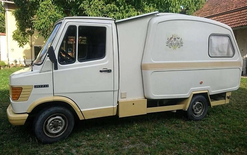 Beige Gebraucht 1981 Mercedes T1 Van | € 6.945 - Bild 1/2