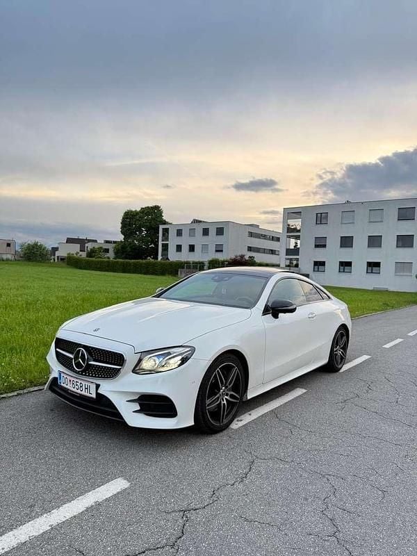 Gebraucht 2019 Mercedes E220 AMG line Coupé | € 50.000 - Bild 1/4
