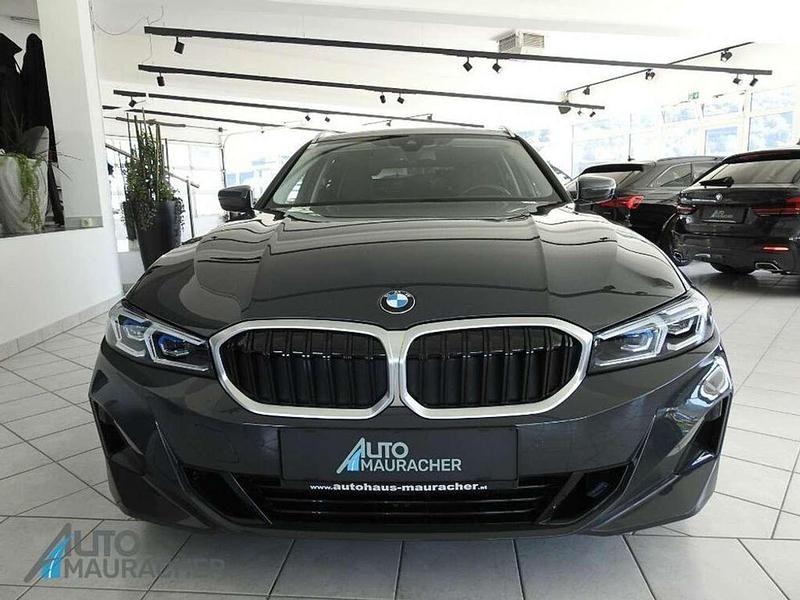 Gebraucht BMW 330 Sport Line 286 PS (210 kW) 2022 Grau Kombi