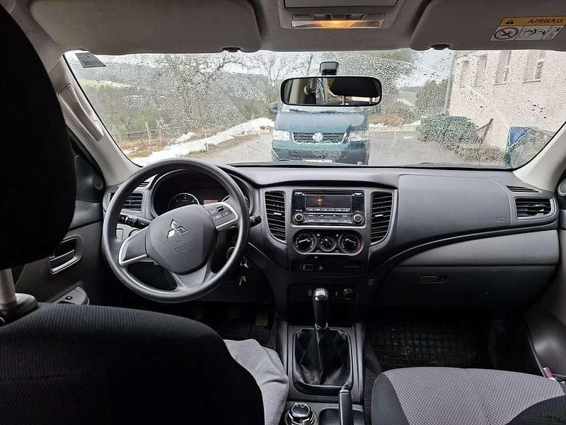 Gebraucht Mitsubishi L200 154 PS (113 kW) 2016 Schwarz Abholung