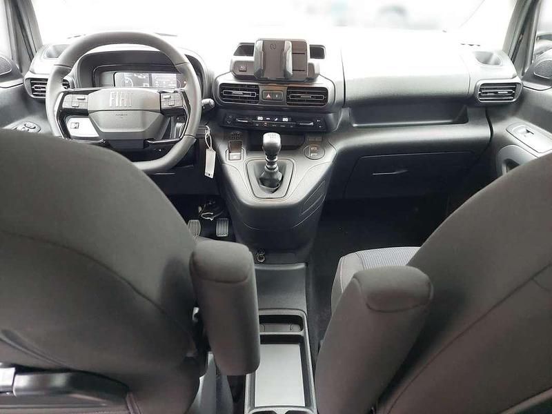 Neu Fiat Doblò 131 PS (96 kW) 2025 Schwarz Van / Kleinbus