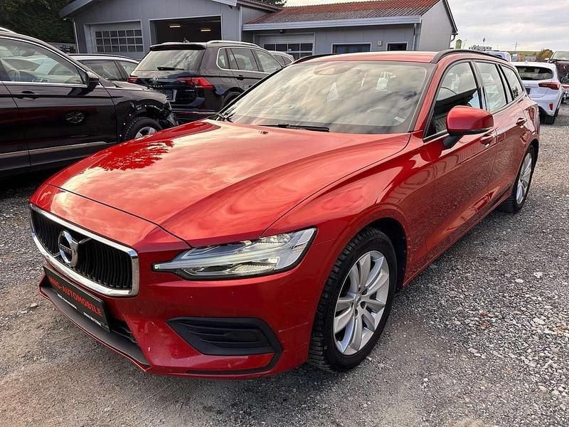 Gebraucht Volvo V60 Momentum 150 PS (110 kW) 2019 Rot Kombi