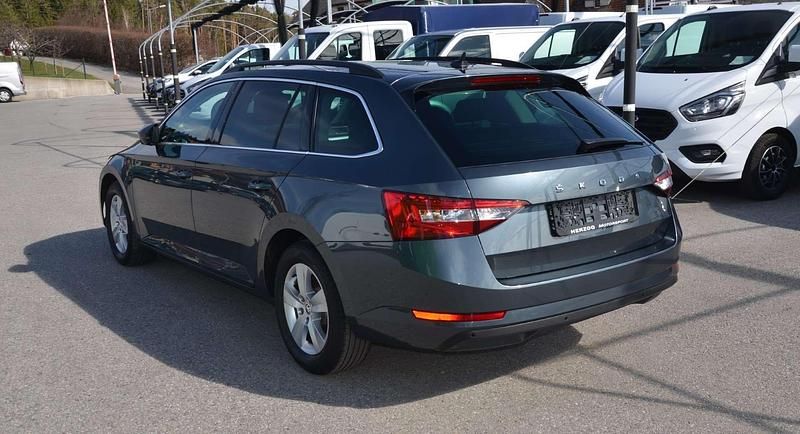 Gebraucht Skoda Superb 150 PS (110 kW) 2021 Grau Kombi