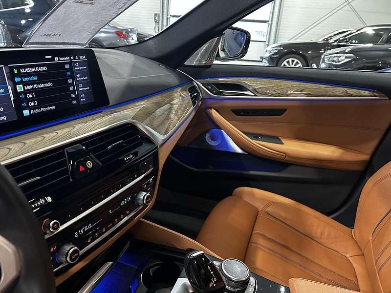 Gebraucht BMW 530e M Sport 258 PS (189 kW) 2019 Weiß Limousine