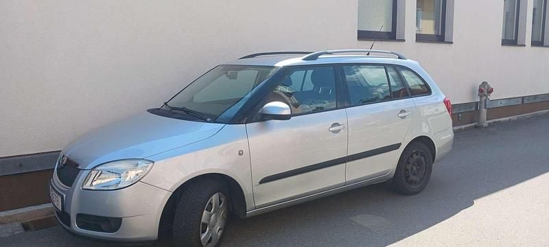 Silber Gebraucht 2010 Skoda Fabia Ambiente Kleinwagen | € 5.100 (Fairer Preis) - Bild 1/1