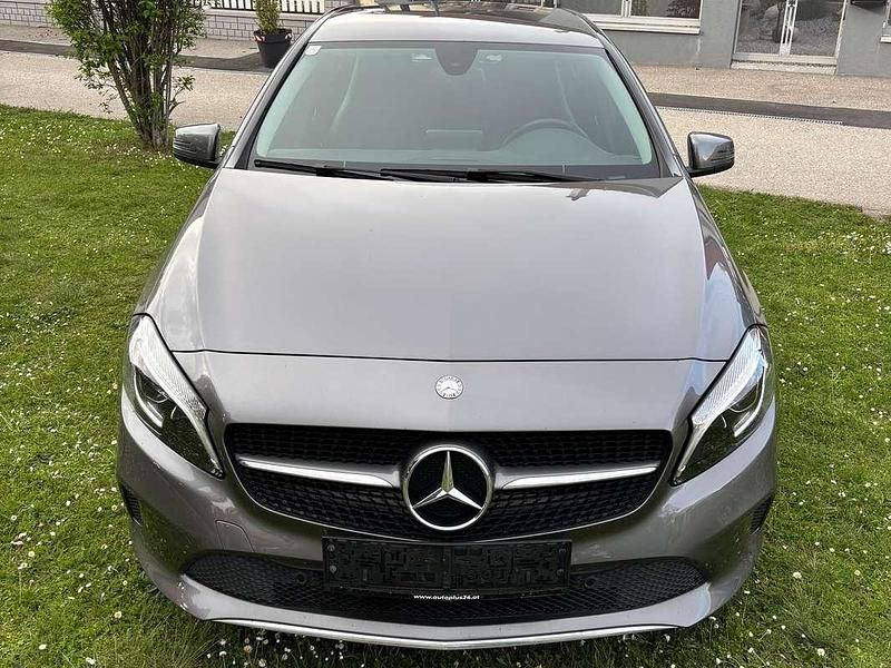 Grau Gebraucht 2016 Mercedes A160 Edition Limousine | € 12.990 (Guter Preis) - Bild 1/4