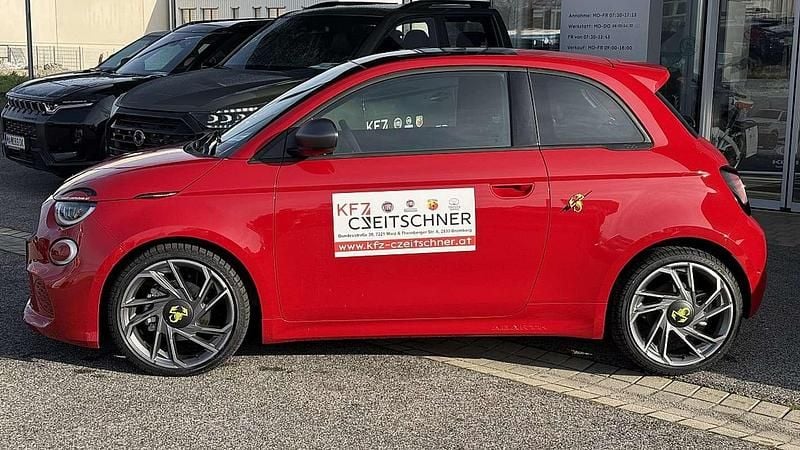 Neu Abarth 500e Turismo 114 kW (155 PS) 2025 Rot Kleinwagen