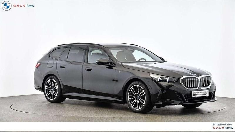 Gebraucht BMW 530e Shadowline 299 PS (219 kW) 2024 Saphirschwarz Kombi