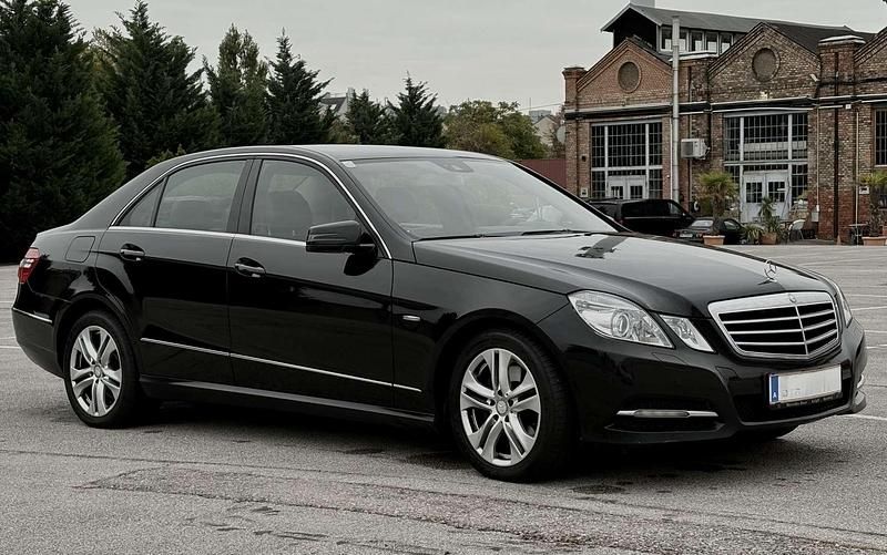 Gebraucht 2011 Mercedes E350 Avantgarde Limousine | € 10.800 (Fairer Preis) - Bild 1/4