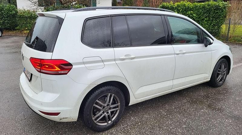 Gebraucht VW Touran 116 PS (85 kW) 2019 Weiß Van / Kleinbus