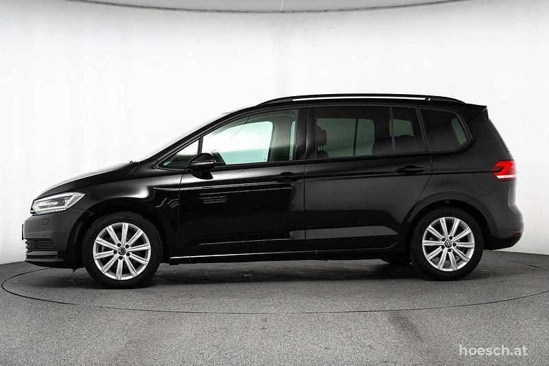 Gebraucht VW Touran Comfortline 150 PS (110 kW) 2025 Schwarz Van / Kleinbus