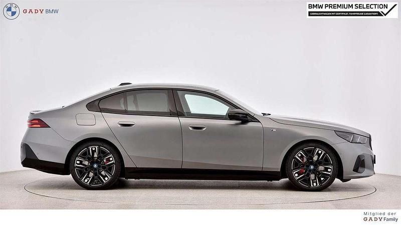 Gebraucht BMW i5 Shadowline 442 kW (601 PS) 2023 Frozen pure grey Limousine