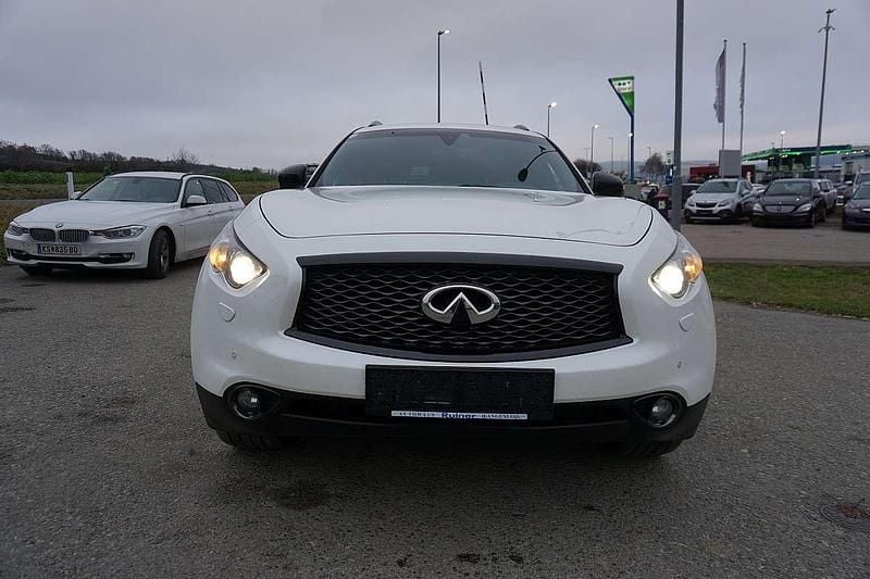 Weiß Gebraucht 2017 Infiniti QX70 S Design SUV | € 11.690 - Bild 1/4