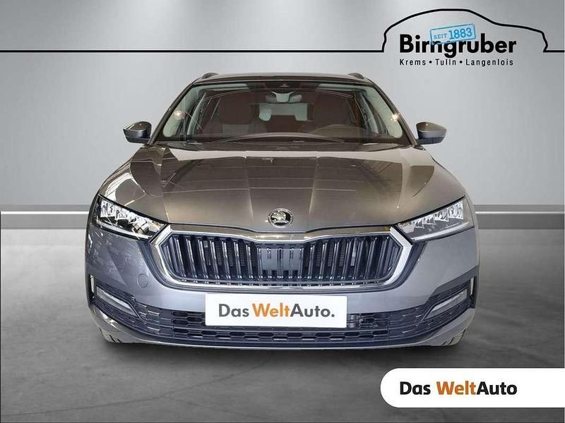 Mittelgrau metallic Gebraucht 2024 Skoda Octavia Ambition Kombi | € 28.990 (Etwas zu teuer) - Bild 1/4