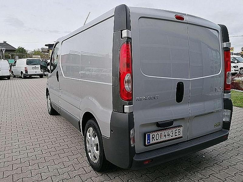 Gebraucht Renault Trafic 90 PS (66 kW) 2011 Silber Van / Kleinbus