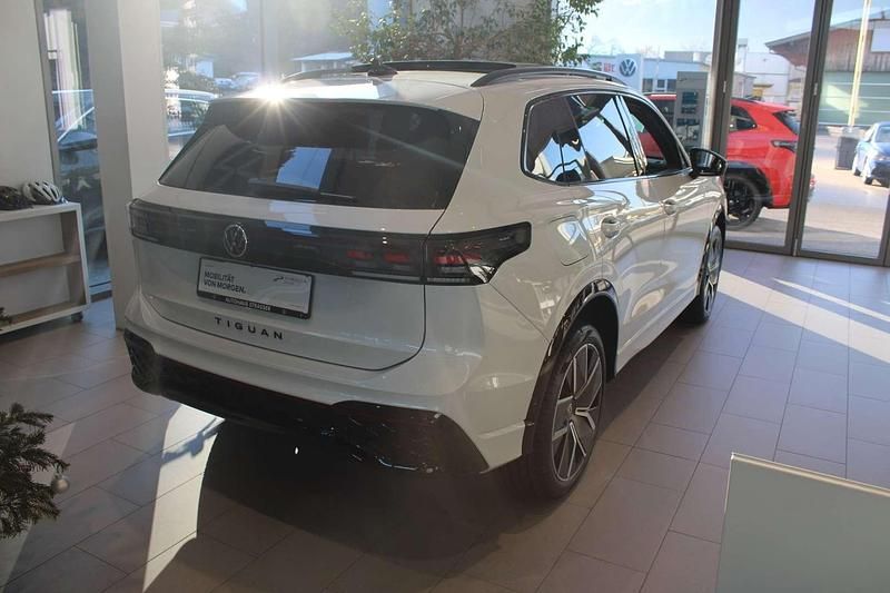 Neu VW Tiguan Sport 193 PS (141 kW) 2025 Weiss  metallicperleffekt SUV