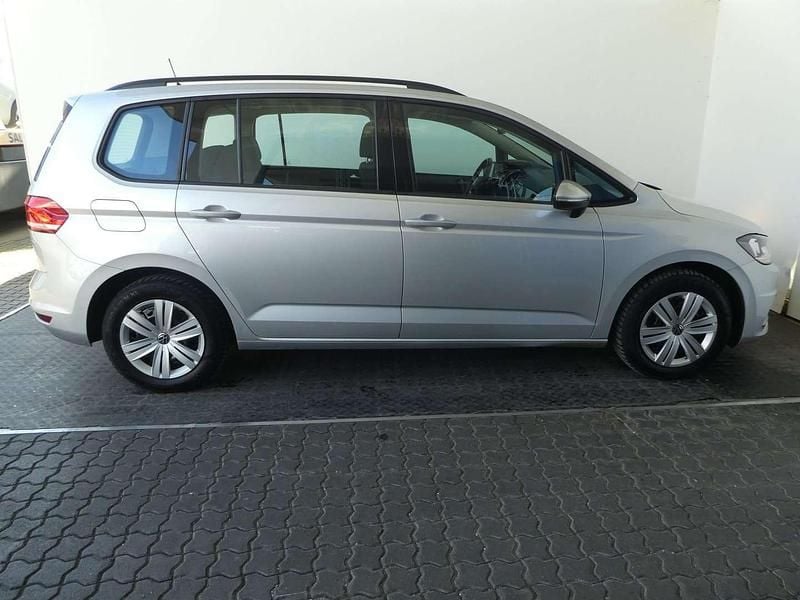 Gebraucht VW Touran 122 PS (89 kW) 2022 Silber  metallic Van / Kleinbus