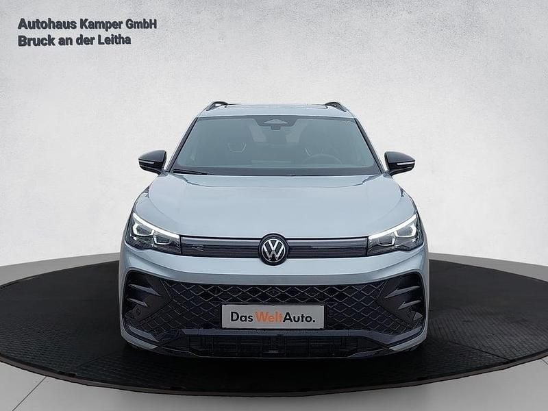 Neu VW Tiguan Sport 150 PS (110 kW) 2025 Silber  metallic SUV
