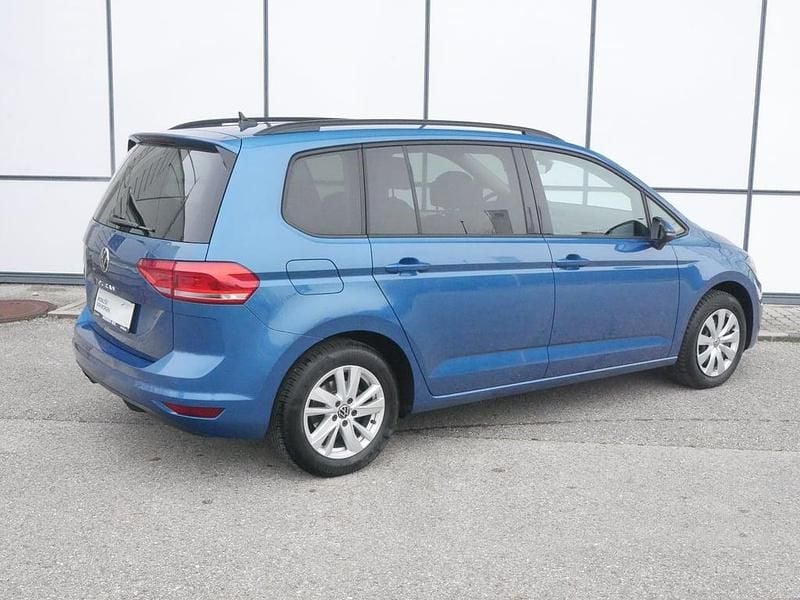 Gebraucht VW Touran Comfortline 150 PS (110 kW) 2022 Mittelblau  metallic Van / Kleinbus