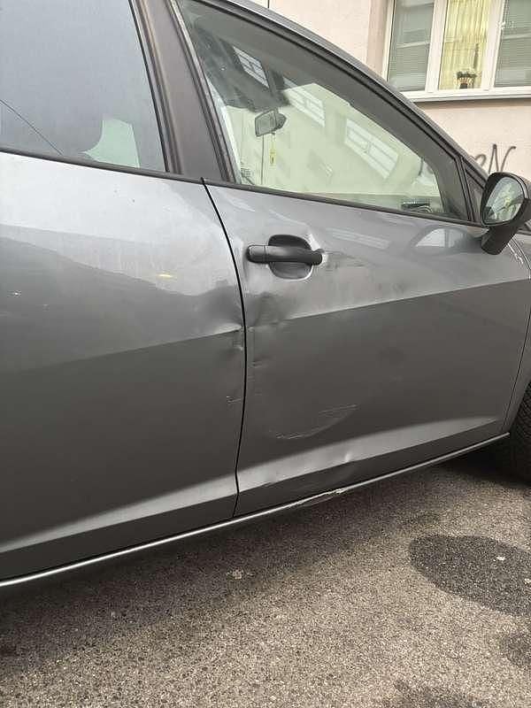 Gebraucht Seat Ibiza Style 69 PS (50 kW) 2012 Grau Kleinwagen