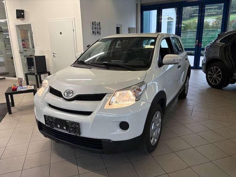 Weiß Gebraucht 2011 Toyota Urban Cruiser Basis SUV | € 7.885 - Bild 1/4