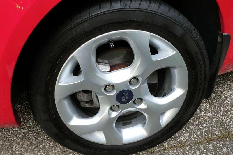 Gebraucht Ford Fiesta 60 PS (44 kW) 2012 Rot Limousine