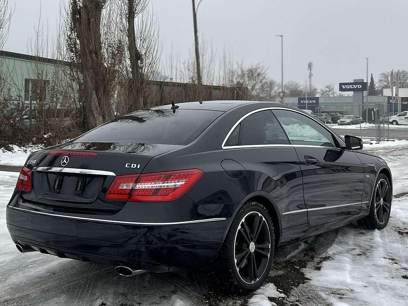 Gebraucht Mercedes E350 Executive 231 PS (169 kW) 2011 Coupé