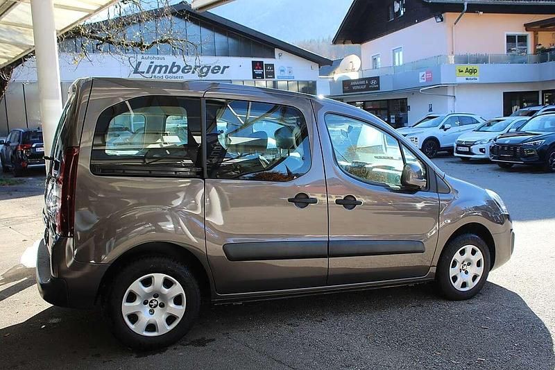 Gebraucht Peugeot TePee Active 99 PS (72 kW) 2015 Grau Kombi