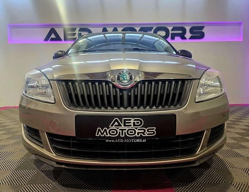 Gebraucht Skoda Fabia Classic 60 PS (44 kW) 2012 Grau Limousine