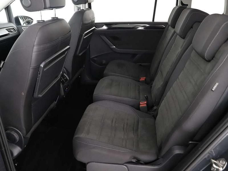 Gebraucht VW Touran Highline 150 PS (110 kW) 2022 Dunkelgrau  normal Van / Kleinbus