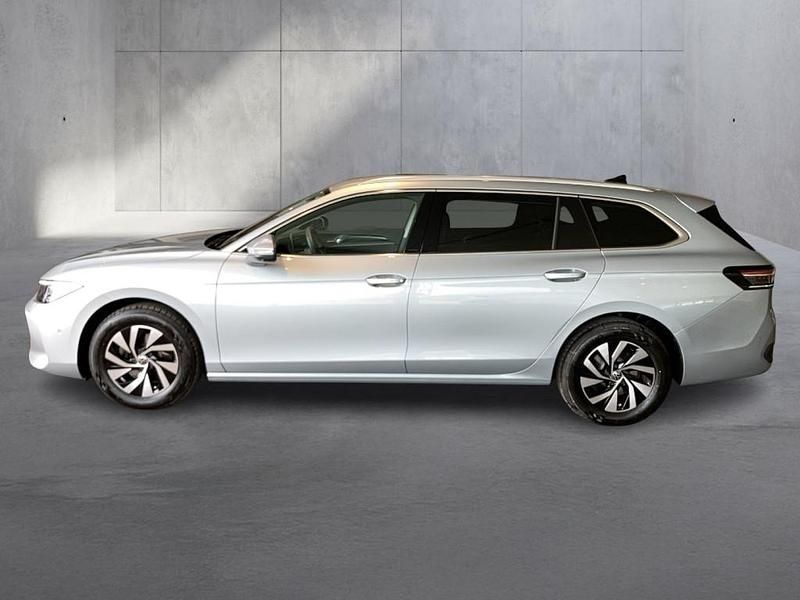 Gebraucht VW Passat Business 122 PS (89 kW) 2025 Silber  metallic Kombi