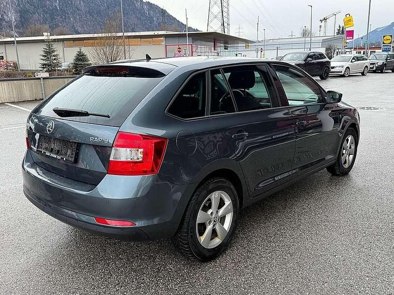 Gebraucht Skoda Rapid Elegance 105 PS (77 kW) 2014 Grau Kleinwagen