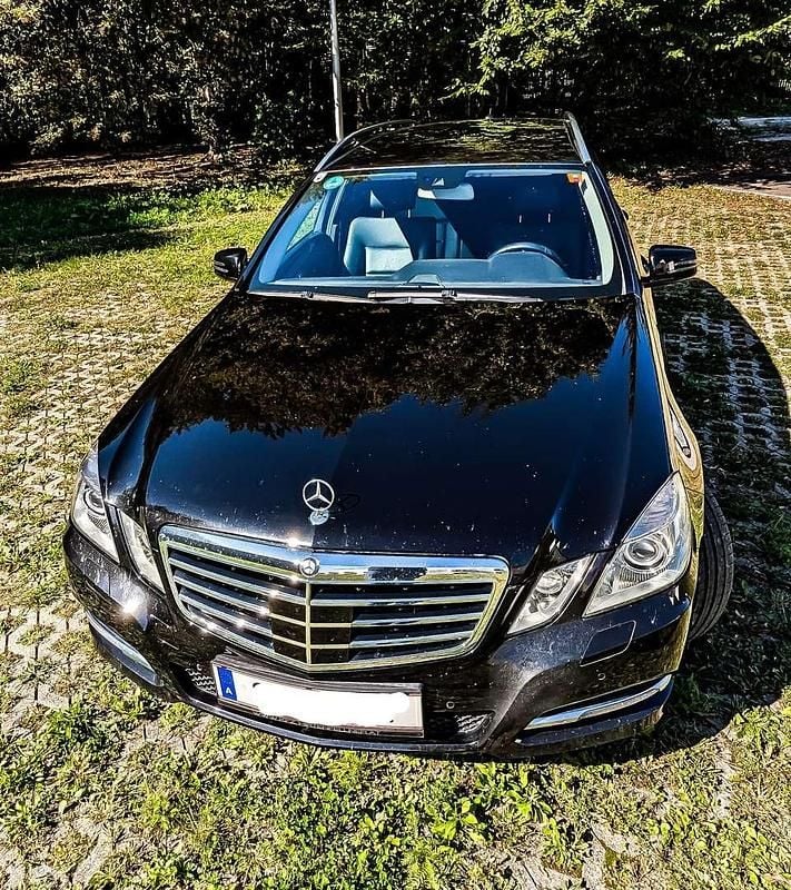 Schwarz Gebraucht 2012 Mercedes E350 Avantgarde Kombi | € 12.500 (Guter Preis) - Bild 1/4
